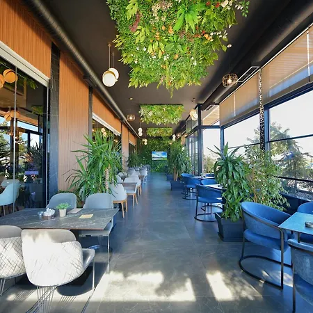 Luani-a & Wellness Center 度假村