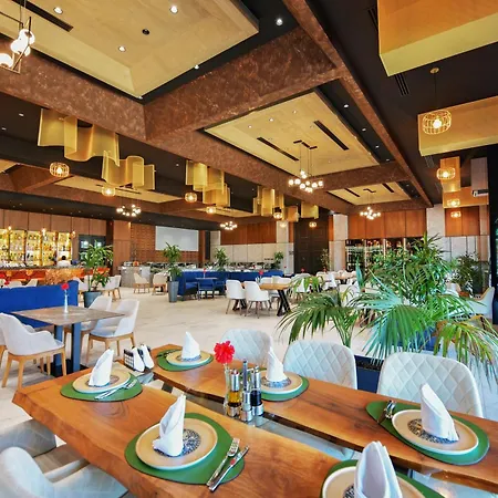 Luani-a & Wellness Center 度假村 *
