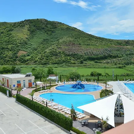 Üdülőközpont Luani-a & Wellness Center *