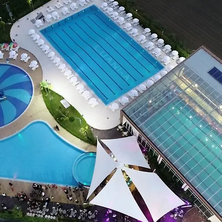 Luani-a & Wellness Center Resort *